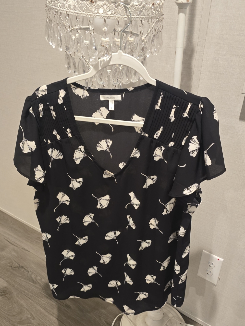 Maurices Black & White Floral V-Neck Pintuck Flutter Sleeve Blouse